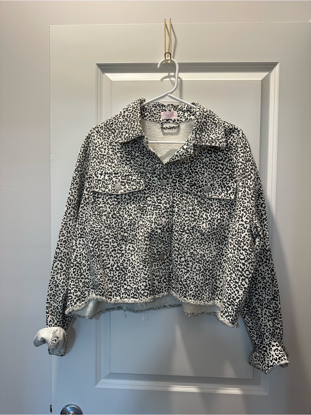 Pink Lily Leopard Print Cropped Jacket - Black & White size Small